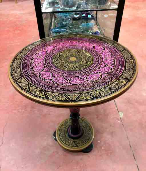 Mesa pintada a mano colores surtidos